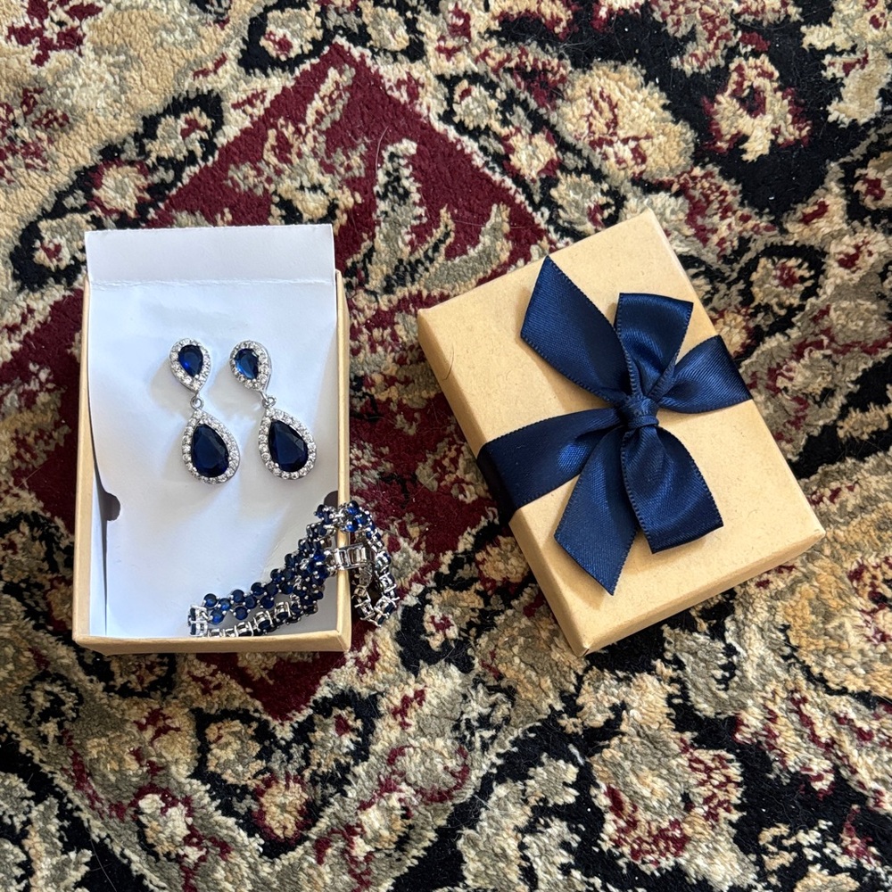 Elegant Blue and Silver Jewelry Set